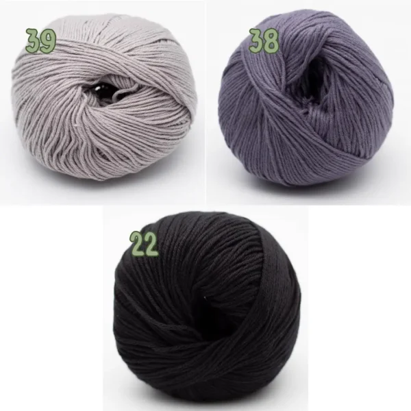 Nuancier de fil coton bio Alba de BC Garn avec les coloris gris clair, lavande grisée et noir.