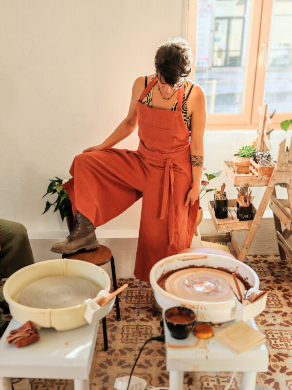 boutons pressions chevilles tablier de poterie salopette