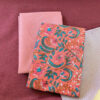 Lot de coupons tissu couture : denim rouge recyclé, coton bio vieux rose et voile de coton fleurs vieux rose.