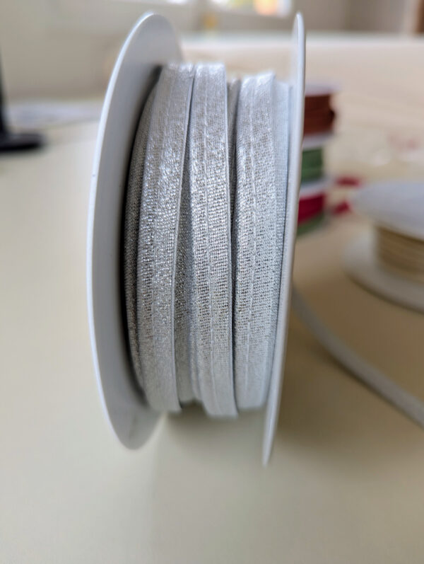 Rouleau de passepoil argenté fabriqué en France