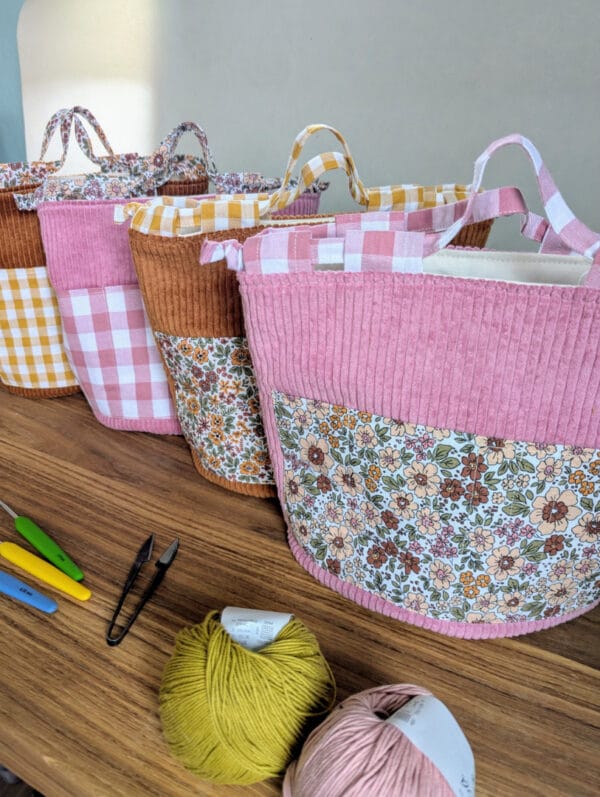 sac à projet crochet et tricot en velours côtelé et coton en différentes version rose et marron