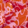 zoom et détail du motif abstrait rose sur double gaze de coton