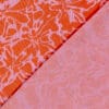 envers du tissu double gaze de coton imprimée au motif abstrait rose