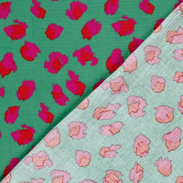 envers du tissu double gaze de coton motif vert léopard