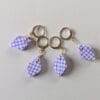 marqueur de maille violet avec motif vichy pour le crochet et le tricot