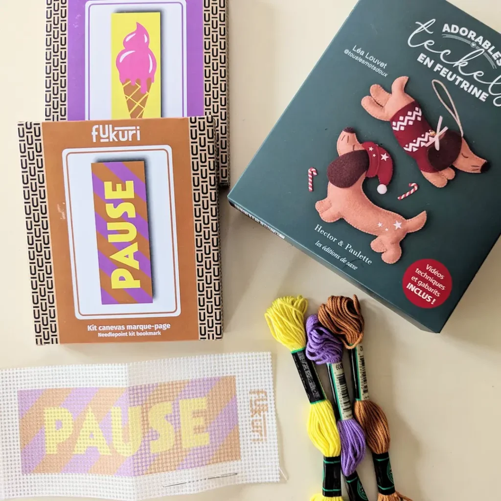 Kit de canevas marque-page Fukuri, fils à broder colorés et kit créatif en feutrine.